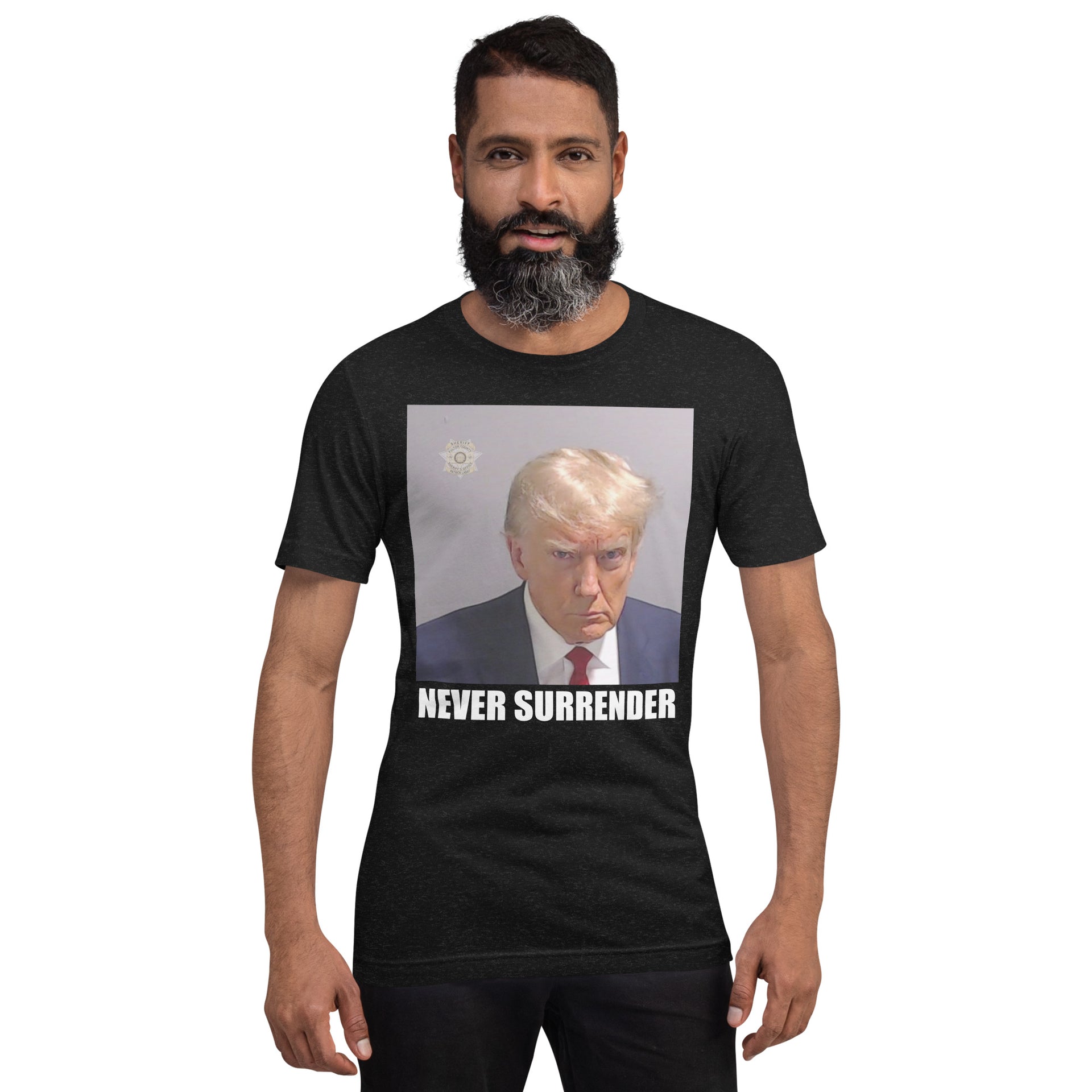 TRUMP Mugshot NEVER SURRRENDER - Unisex t-shirt